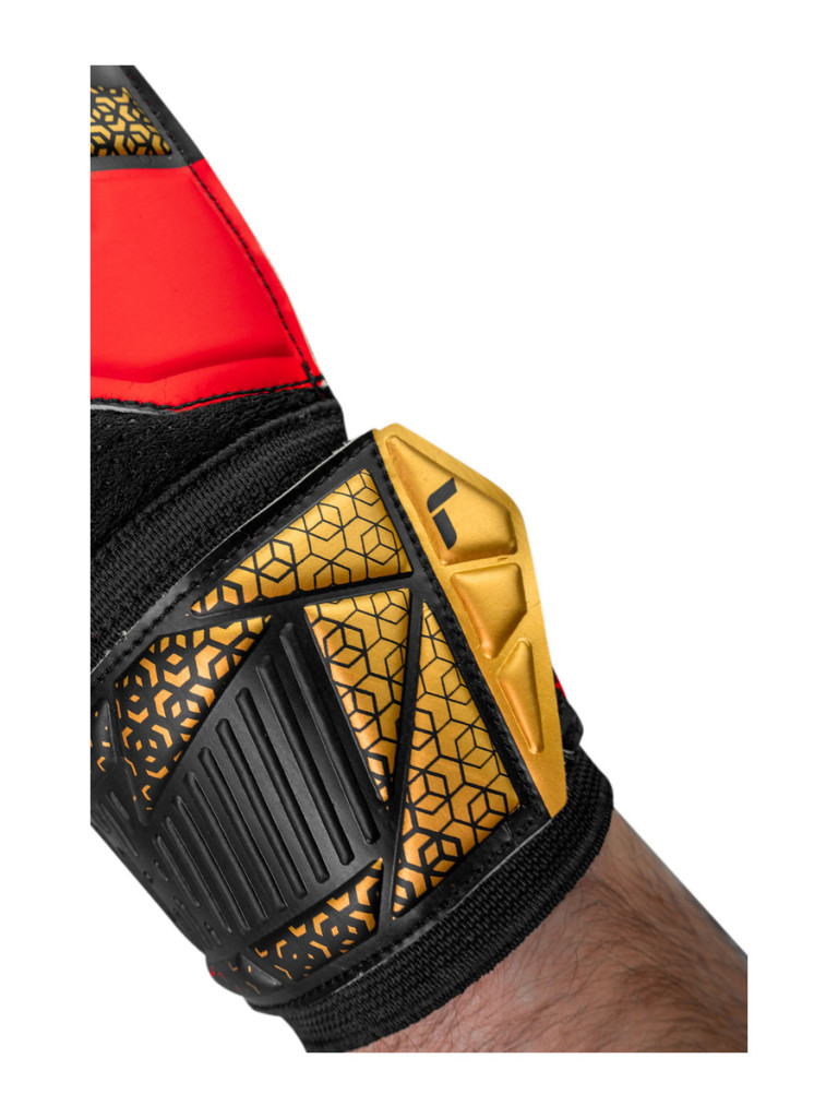 Вратарски ръкавици Reusch Attrakt Solid 2025 - Black-Gold-Fiery Red