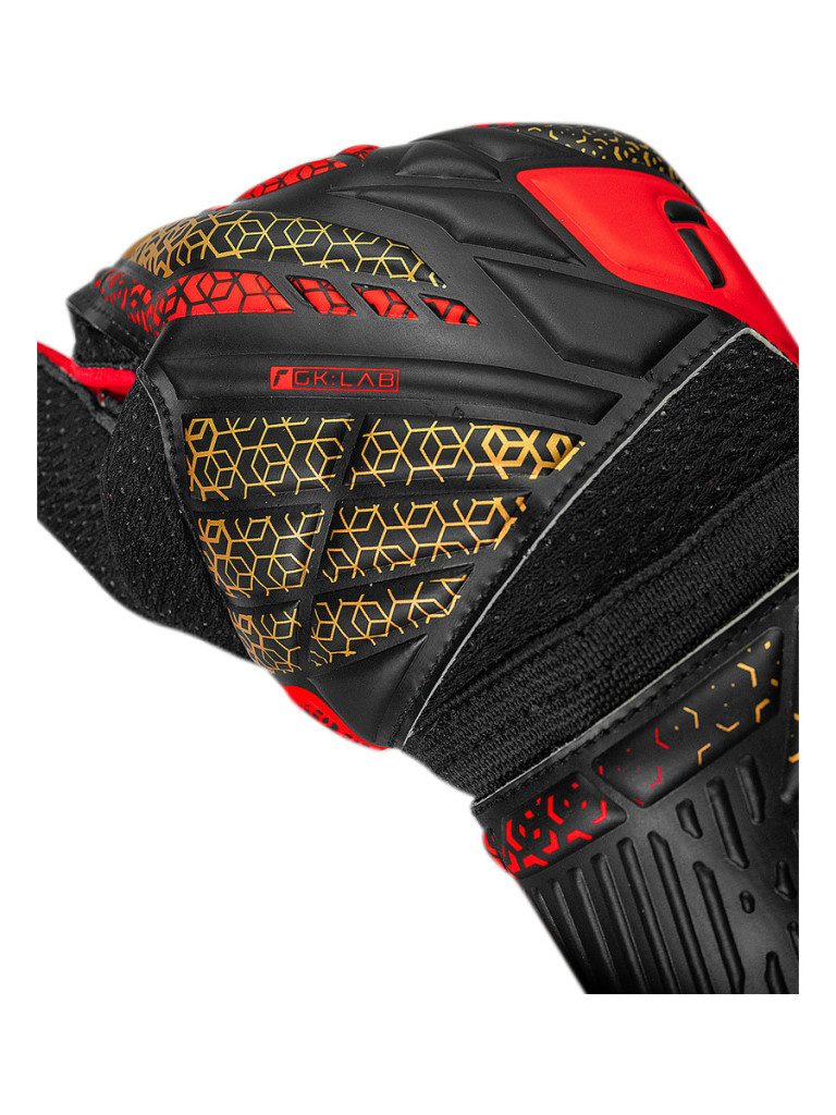 Вратарски ръкавици Reusch Attrakt Solid 2025 - Black-Gold-Fiery Red