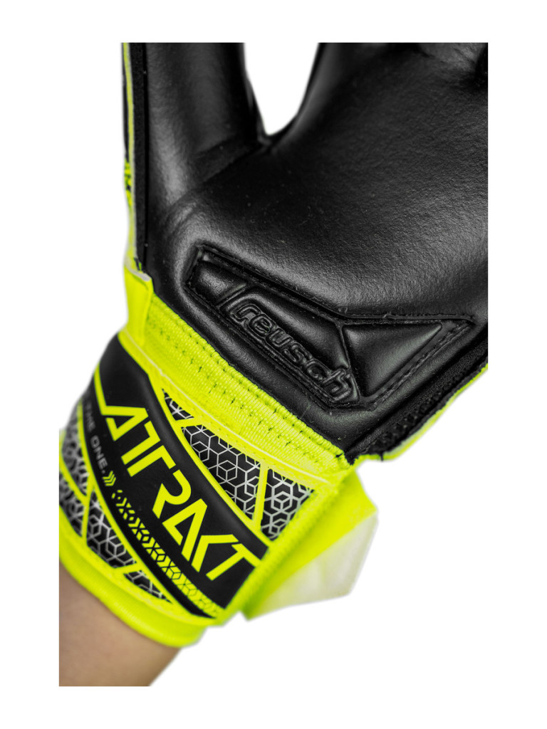 Детски вратарски ръкавици Reusch Attrakt Silver Junior 2025 - Safety Yellow-Silver-Black