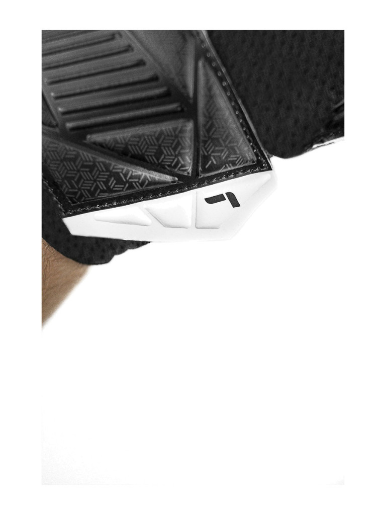 Детски вратарски ръкавици Reusch Attrakt Infinity Junior 2024 - Black
