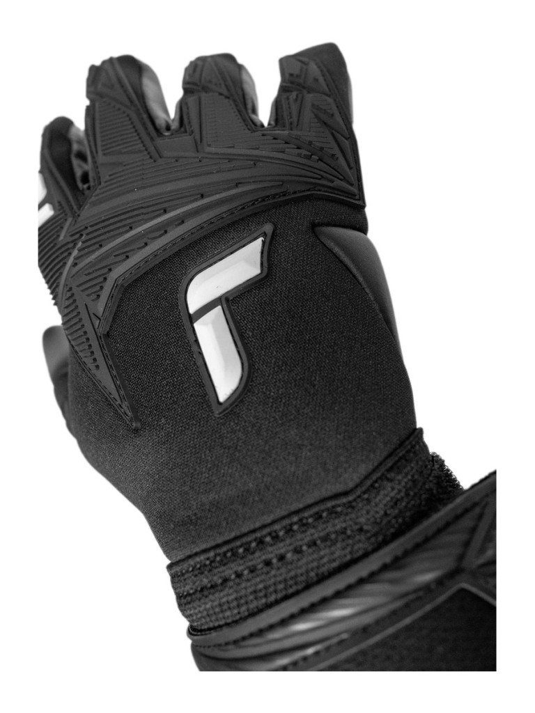 Reusch Attrakt Freegel Infinity 2026 Goalkeeper Gloves - Black