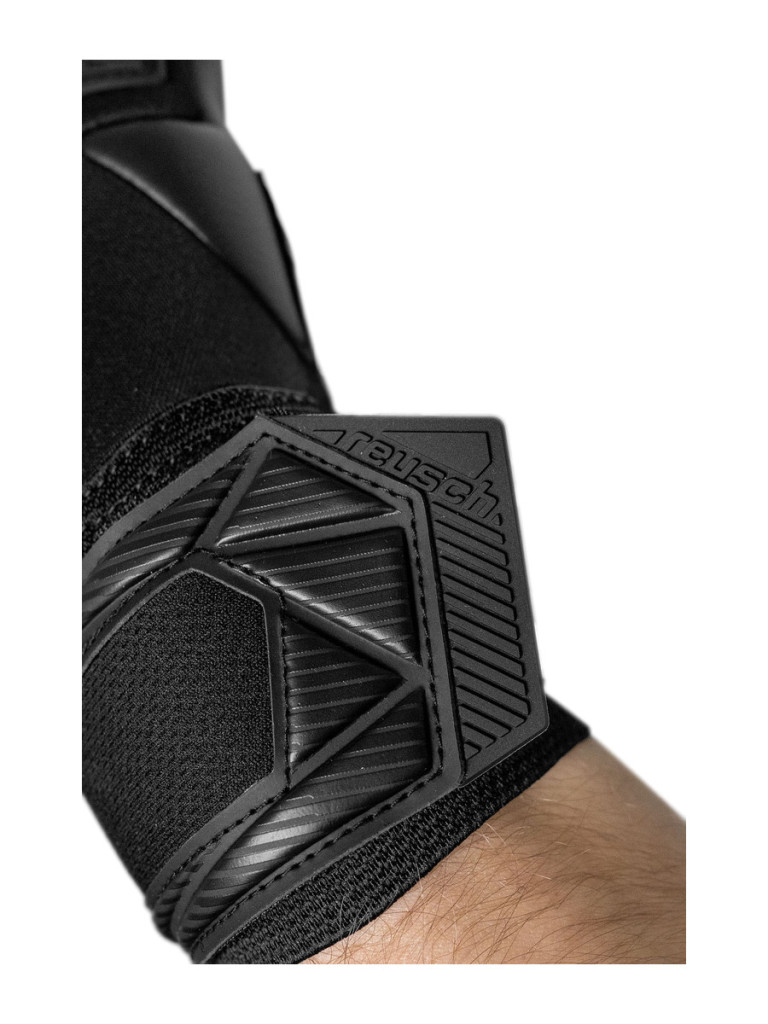 Reusch Attrakt Freegel Infinity 2026 Goalkeeper Gloves - Black