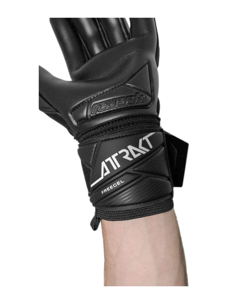 Reusch Attrakt Freegel Infinity 2026 Goalkeeper Gloves - Black